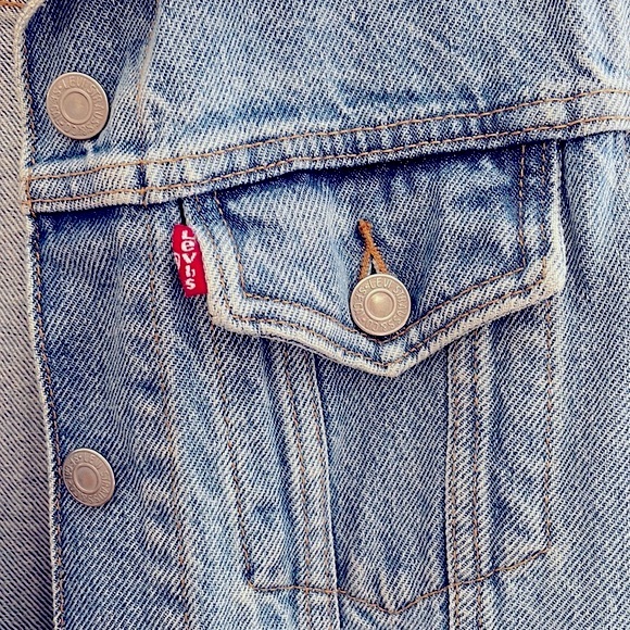 Levi’s Women’s Original Trucker Jacket - Picture 3 of 10